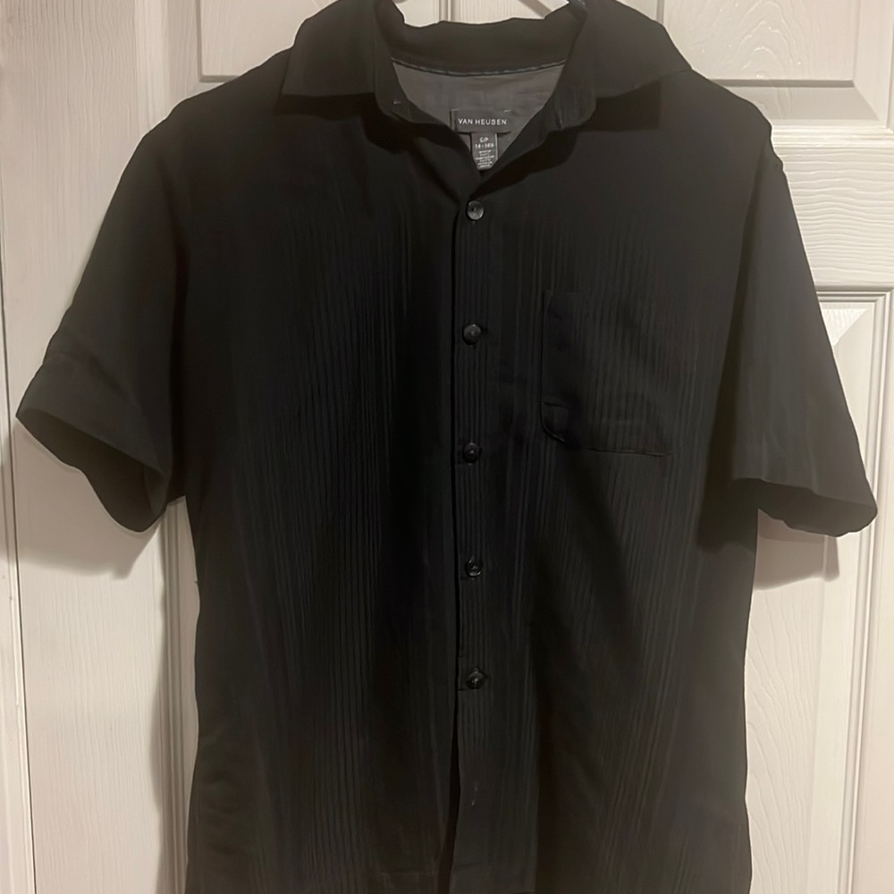 Van heusen S small 14-14.5 black striped button down shortsleeved